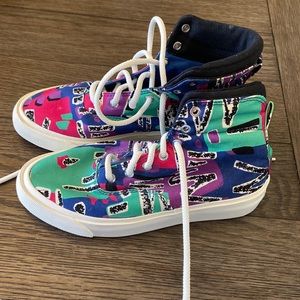 Converse mens 7 / womens 8.5 .. new condition never worn